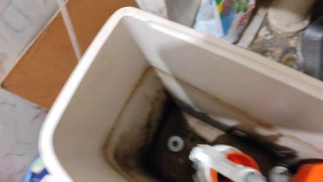 Замена заливного клапана для туалета.