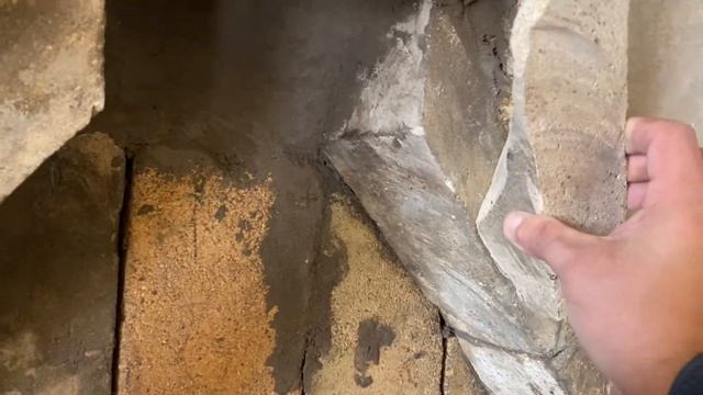 Кладка камина с нуля ( часть 6, подведение боковых и задней стенки к трубе) смотреть онлайн