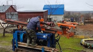 Малогабаритная самоходная буровая установка едет бурить скважину!
