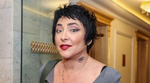 «Скоро моль съест»: Лолита вышла на сцену в «легендарном» обтягивающем костюме