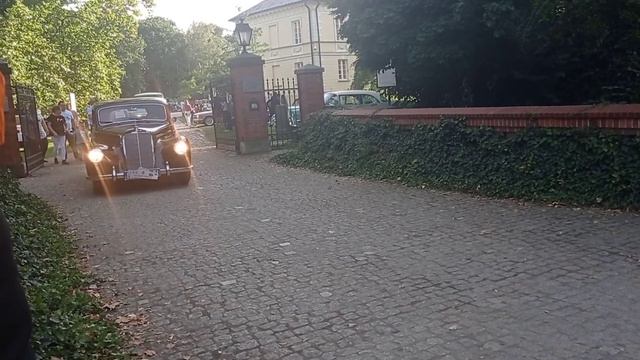 съезд раритетных автомобилей в посёлке добжица.