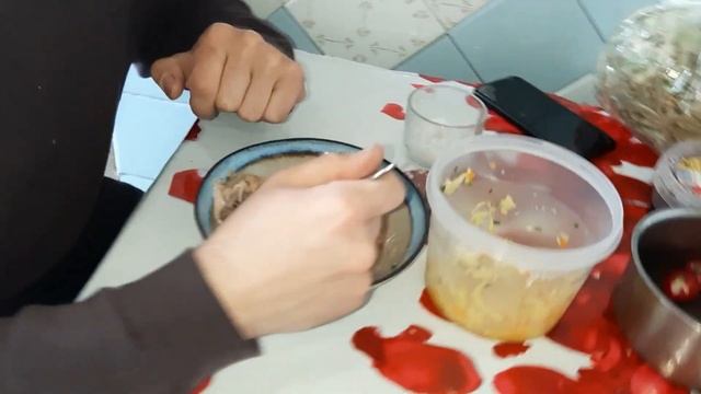 Пересадили Клубнику,посеяли редиску,перекопали клумбы/Ох и Садоводы коммерсанты) смотреть онлайн