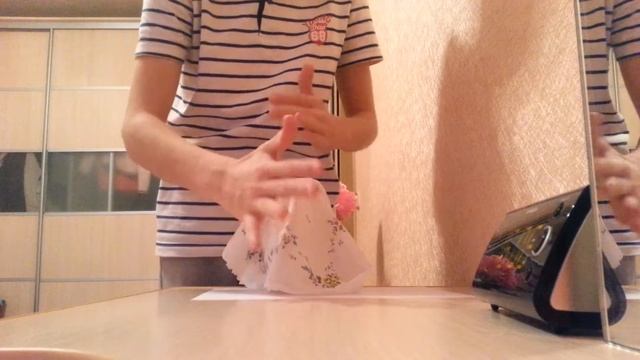 Фокус : Исчезновение монеты под стаканом смотреть онлайн