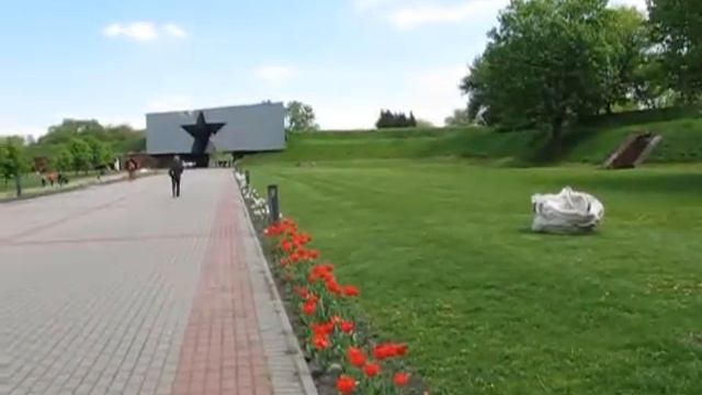 Брест - Главный вход в Брестскую крепость « Звезда» (вид с внутренней стороны), 07 мая 2015 г.
