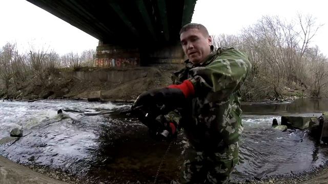 Деньги под водой на поисковый магнит смотреть онлайн