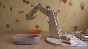 Экскаватор из шприцов - работающая модель!