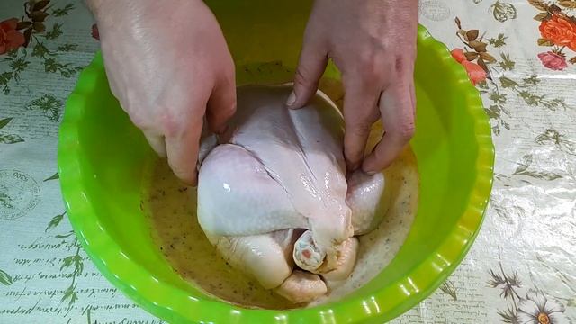 курица в духовке целиком с хрустящей корочкой на КЕФИРЕ смотреть онлайн