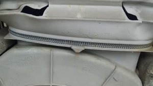 Перекошен  бак в стиральной машине Whirlpool , порванная резина причины? Решено!