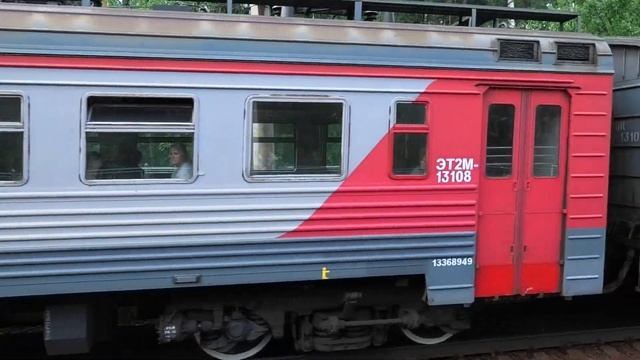 ЭТ2М-131 сообщением Санкт-Петербург — Волховстрой-1 делает остановку на о.п. 20 км смотреть онлайн