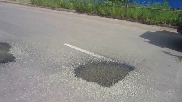 В Братске "новые" технологии по ремонту дорог - РУЛЯТ! смотреть онлайн