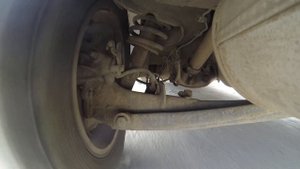 Работа задней подвески Ауди 100 с3 (гравийная дорога, брусчатка, старый асфальт)