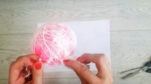 Шар из ниток и клея ПВА. Новогодняя игрушка.
