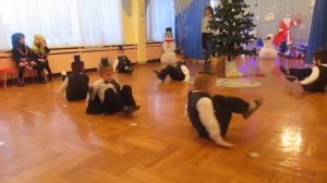 ТАНЕЦ ПИНГВИНОВ (новый год  2016, старшая группа)