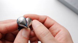 Беспроводные арматурные наушники MIFO O5. До 100 часов работы с кейсом!