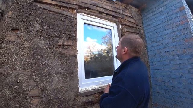 Устанавливаем пластиковые окна в соломенную стену. На домашней бойне сделали крышу. смотреть онлайн