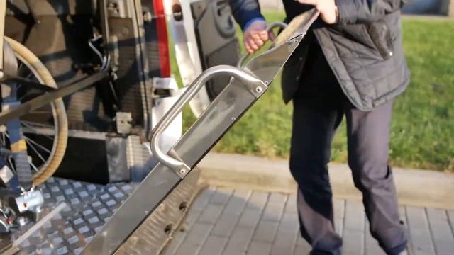 Автомобиль для перевозки инвалида-колясочника (ВИС-2950)