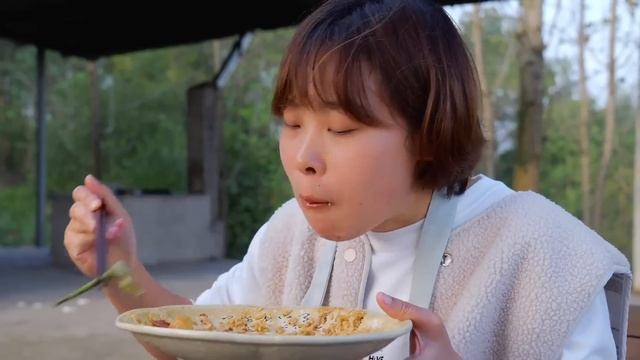 秋妹弄個把子肉，噴香滷汁兒配上大塊肉片，尖椒入味吃的滿嘴流油太過癮！【颜美食】 смотреть онлайн