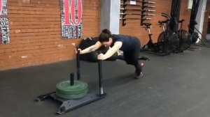 Толкание саней шагом