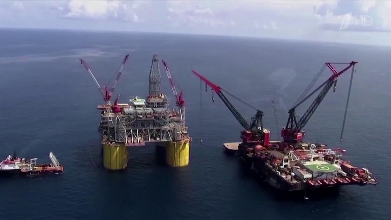 Организация стран - экспортеров нефти решила сократить добычу сразу на два миллиона баррелей в сутки