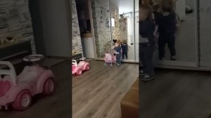 Ляля катает лялю