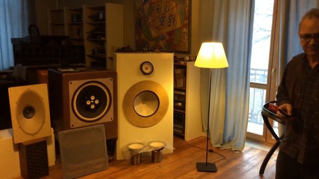 16’’ Urakoff Woodmonitor ( в белых корпусах на всю полосу)