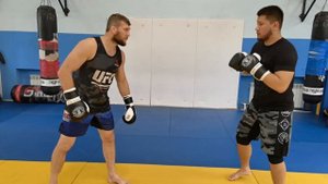 Сокрушительный бэкфист. Кайрат Нурмаганбетов делится двумя рабочими комбинациями с бэкфистом.