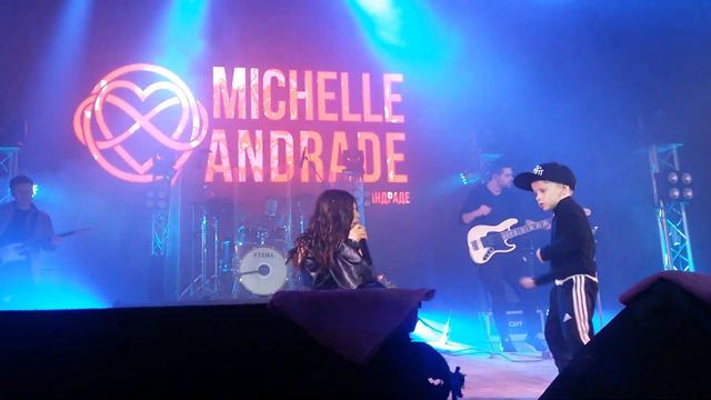 Маленький мальчик на сцене?! 😱 Michelle Andrade