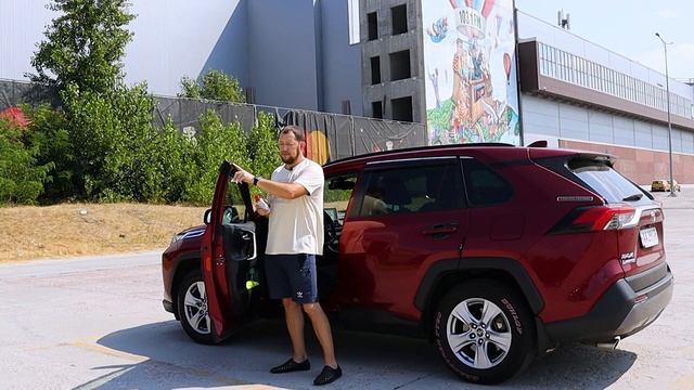 Смазываем уплотнители дверей Toyota RAV4 XA50 смотреть онлайн