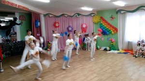 Танец для детей. Танец с флагами