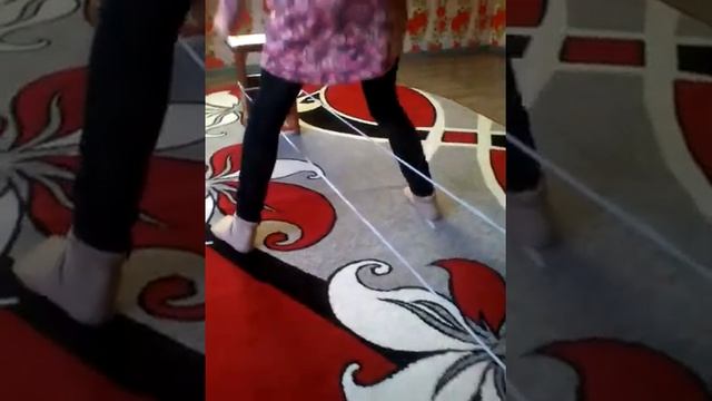 Игра в резиночку#показываем как играть#