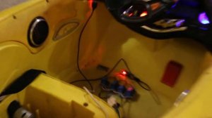 Детский машина на блютуз управлении со смартфона