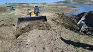 11 | Проект Аренда пруда | У нас появилось жильё | Засыпаем промоину глиной