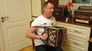 Паша гармонист - Стояла чудная сосна