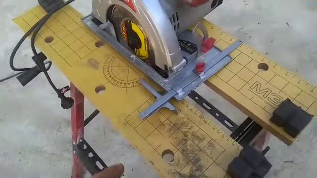 Обзор Циркулярная пила Зубр 1600 Вт 65 мм смотреть онлайн