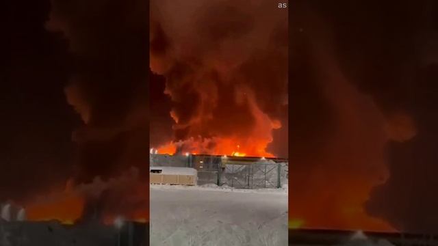 Пожар на складе Wildberries в поселке Шушары под Санкт-Петербургом