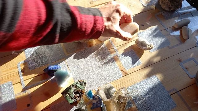 Камни на солнце смотреть онлайн