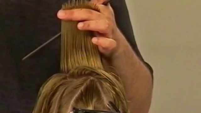 Как стричь градуированое каре. How to cut bob смотреть онлайн
