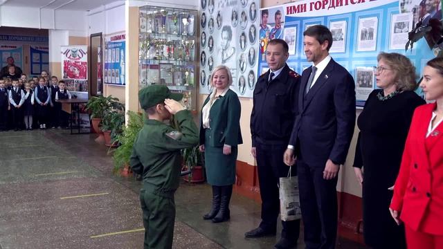 Начальник УМВД принял участие в награждении благовещенского школьника памятной медалью
