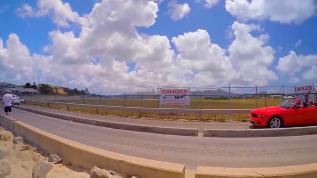 Пляж Махо (Maho Beach) - самый экстремальный пляж в мире, остров Сен-Мартен смотреть онлайн