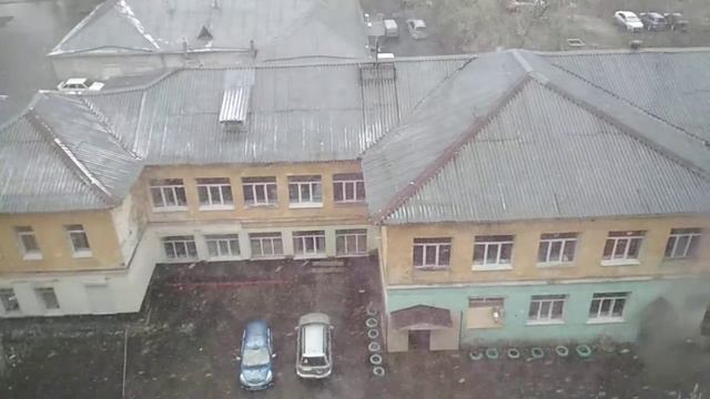 Метель!!! До лета чуть больше недели. В Кемерово снова снегопад! смотреть онлайн