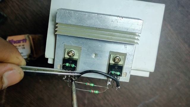 इस इन्वर्टर से सब कुछ चलेगा || 500 watt inverter Ghar par banao смотреть онлайн