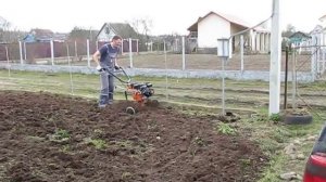 Мотокультиватор в работе