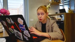 Амелька СТАЛА ВЗРОСЛОЙ НА 24 часа!