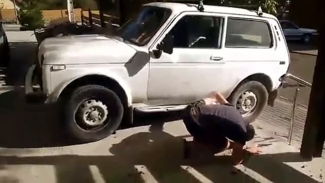 Нива 4х4 спуск по лестнице смотреть онлайн