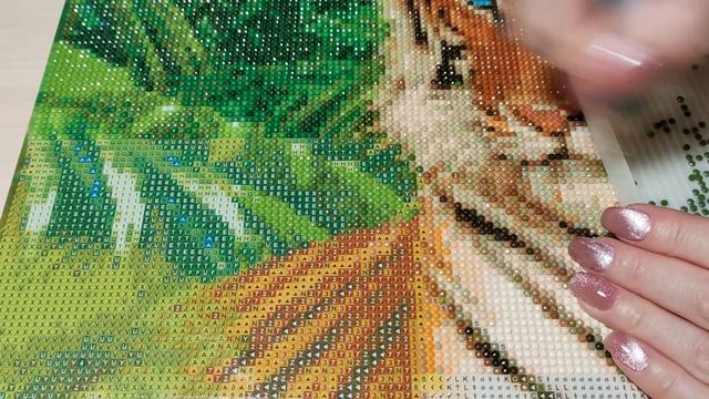 АМУРСКИЙ ТИГР! #11 Процесс выкладки страз. Алмазная мозаика. Diamond embroidery. TimeLapse смотреть онлайн