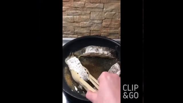 Рыба жареная по домашнему- палтус. Рецепт в описании. Подписывайтесь на мой канал и ставьте лайки! смотреть онлайн