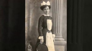 Как униформа горничной стало копией советской школьной формы