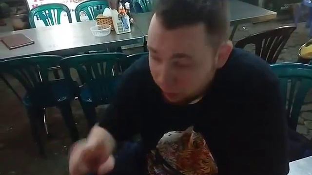 Кафешная улица в Ханое,здесь тусит большая часть иностранных туристов смотреть онлайн