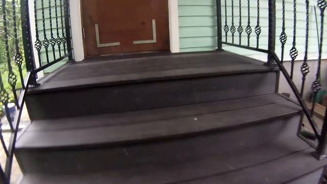 Лестница на металлокаркасе. Крыльцо.