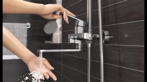 Высокая современная душевая система ELGHANSA арт.2353520-2H с поворотным изливом, хром